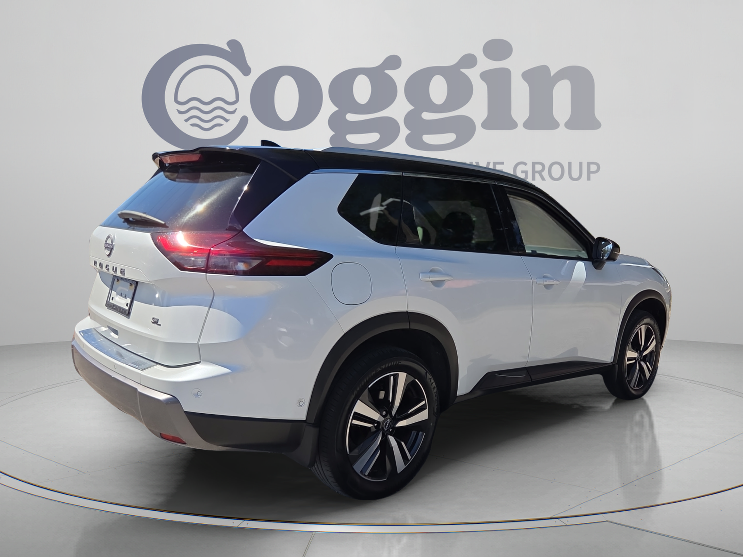 Used 2024 Nissan Rogue SL FWD image 5
