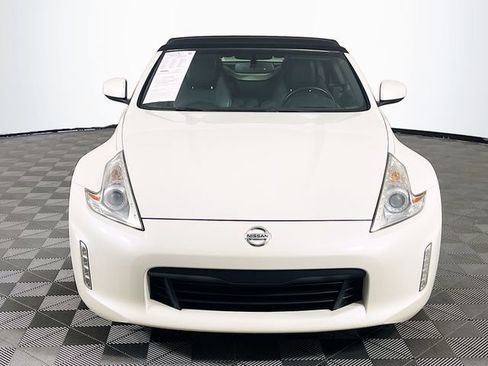 Used 2015 Nissan 370Z Touring image 3