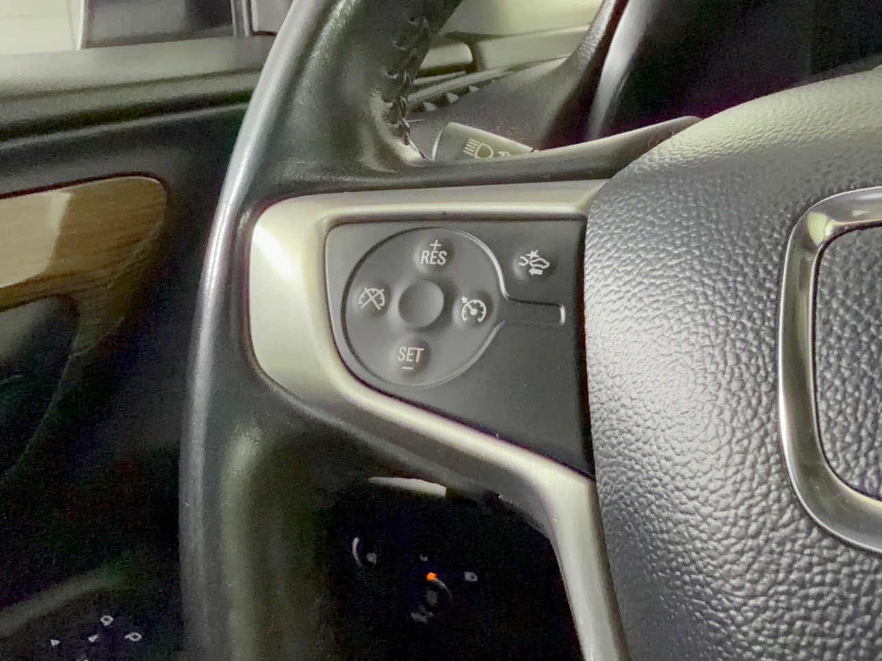 Used 2020 GMC Terrain SLE w/ Driver Convenience Package FWD image 18