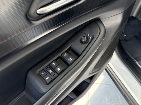 Used 2025 Jeep Grand Cherokee L Laredo RWD image 14