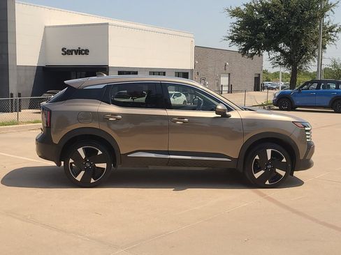 Certified 2025 Nissan Kicks SR FWD image 4