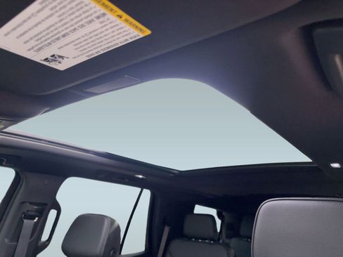 Used 2025 GMC Yukon Denali w/ Sun & Power Step Package image 16