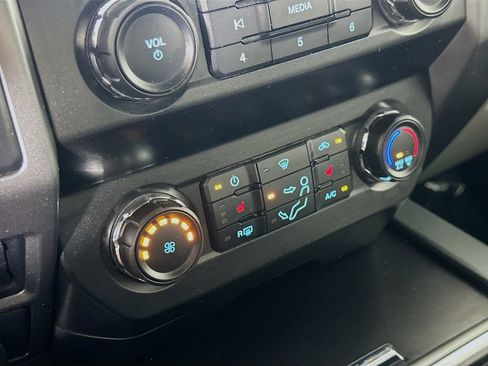 Used 2022 Ford F250 XLT w/ XLT Premium Package AWD/4WD image 25