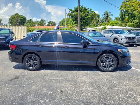 Certified 2023 Volkswagen Jetta SE w/ Black Wheel Package FWD image 4