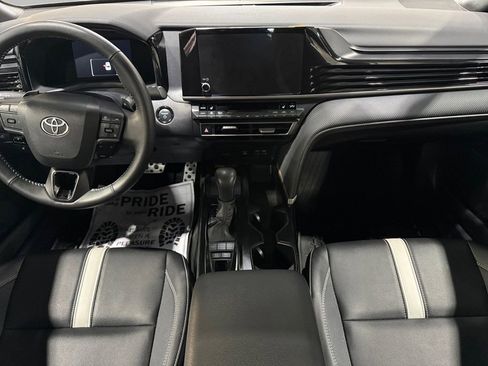 Used 2025 Toyota Camry LE image 34