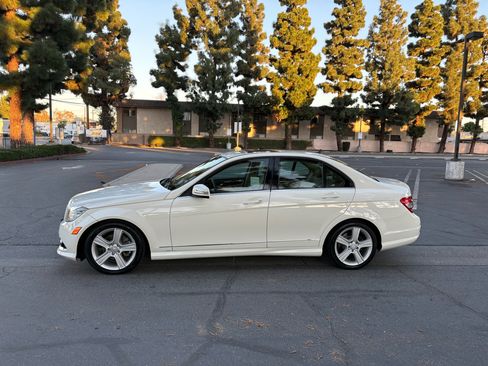 Used 2010 Mercedes-Benz C 300 Luxury image 2