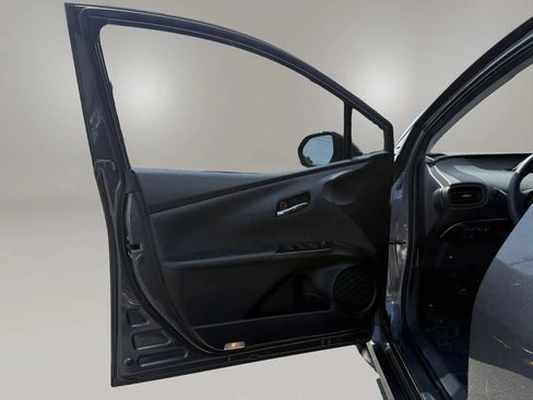 Used 2019 Toyota Prius LE w/ Carpet Mat Package FWD image 11