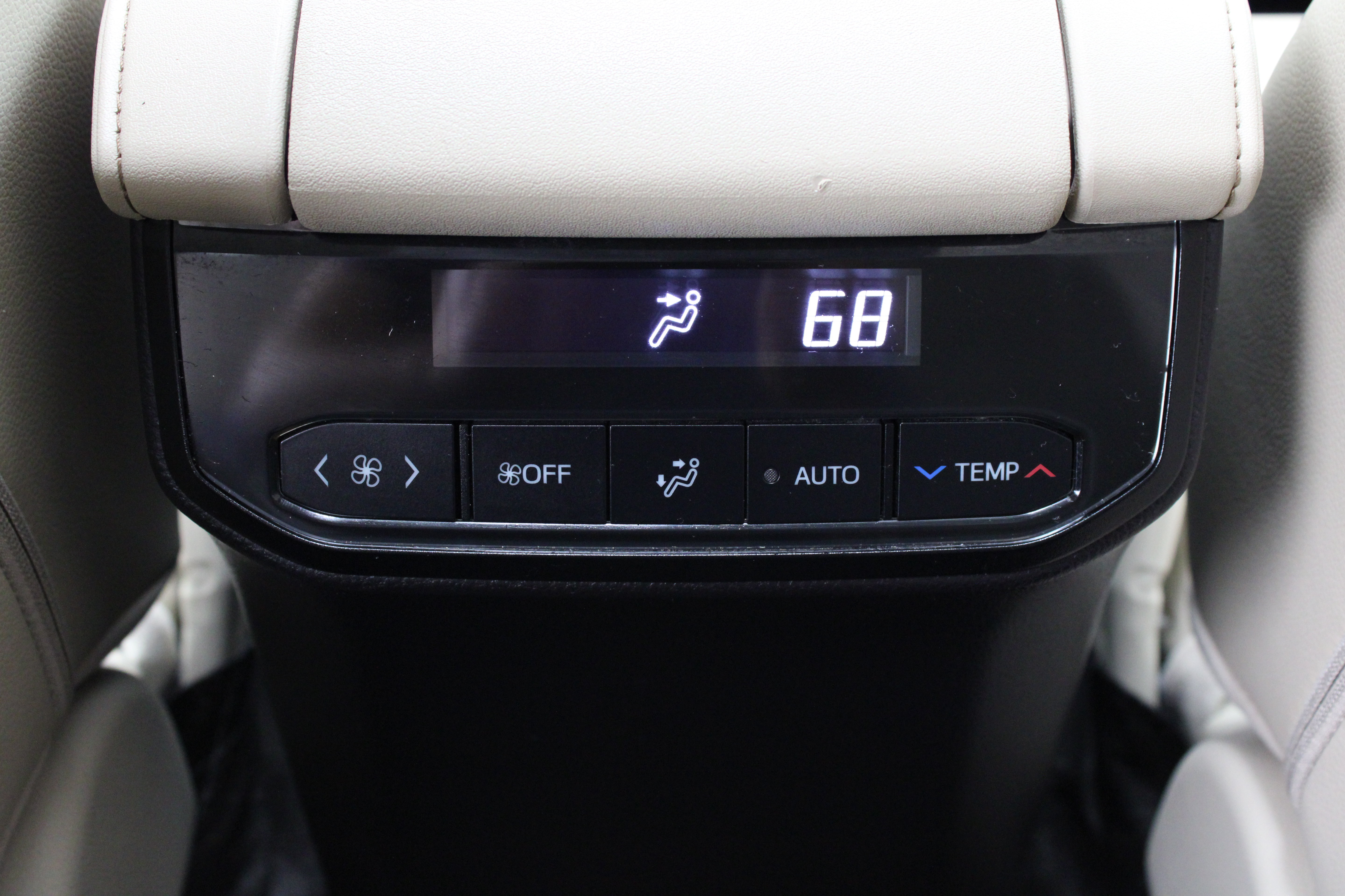 Used 2023 Toyota Highlander Limited FWD image 31