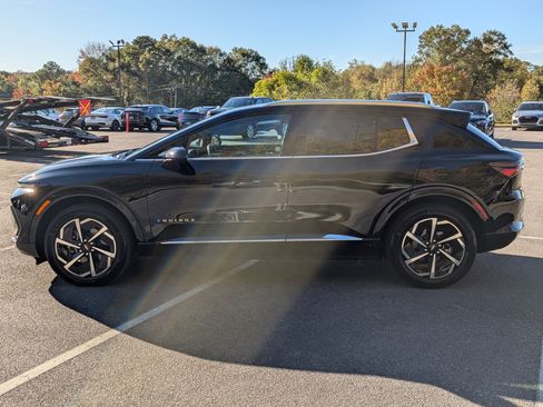 Used 2025 Chevrolet Equinox EV LT w/ Convenience Package image 6