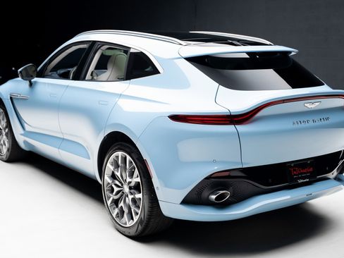 Used 2023 Aston Martin DBX image 22