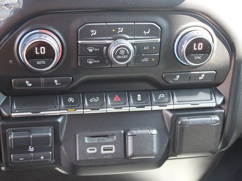 Used 2020 Chevrolet Silverado 1500 LT w/ Texas Edition AWD/4WD image 17