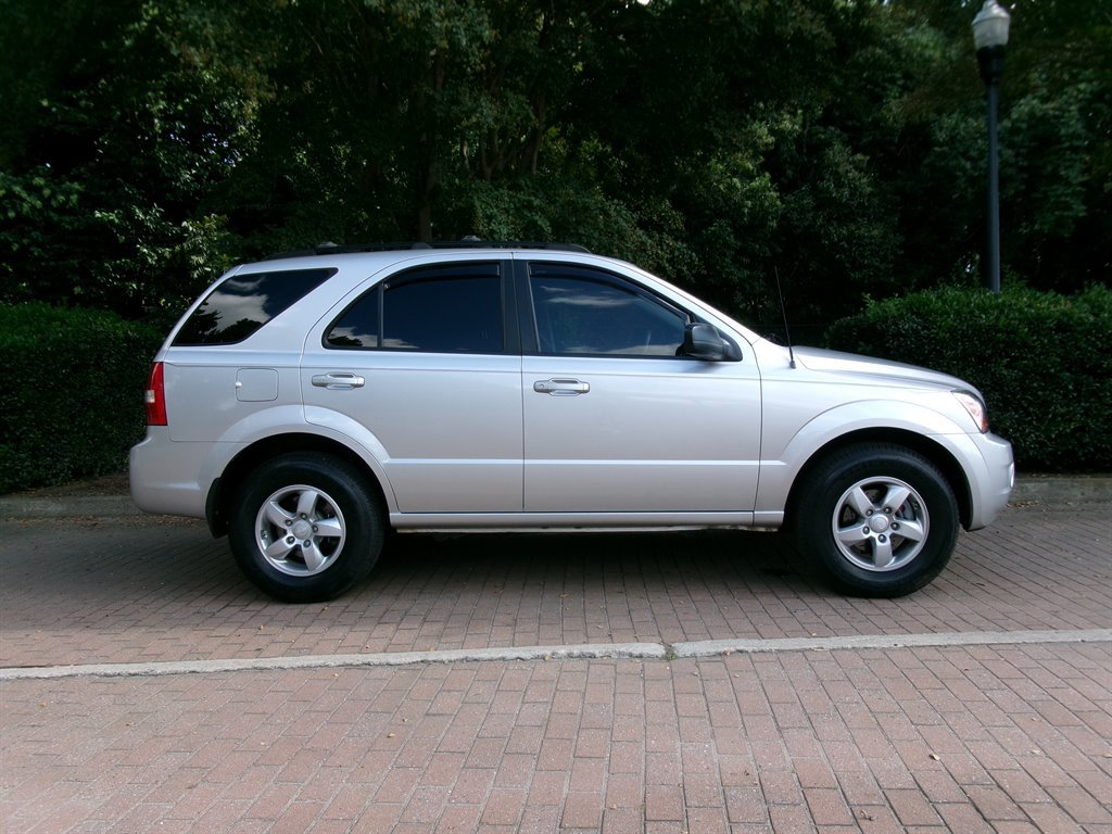 Used 2008 Kia Sorento 2WD image 4