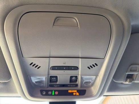 Used 2024 GMC Terrain SLT w/ Tech Package image 34