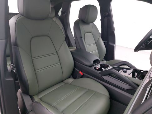 Certified 2025 Porsche Cayenne E-Hybrid AWD/4WD image 12