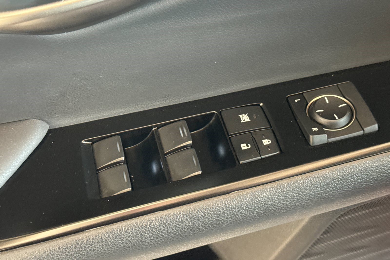 Used 2023 Lexus UX 250h FWD w/ Accessory Package (Z1) image 13