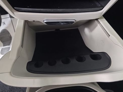 Used 2018 Chrysler Pacifica Limited FWD image 22