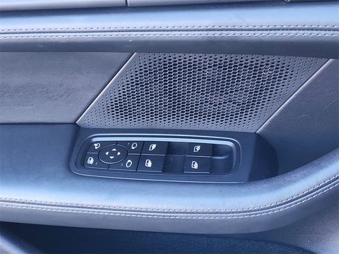 Used 2022 Porsche Taycan 4S image 11