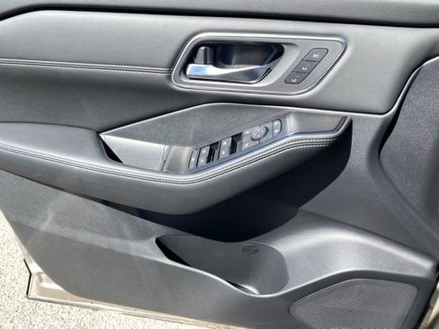 New 2026 Nissan Rogue Platinum AWD/4WD image 13