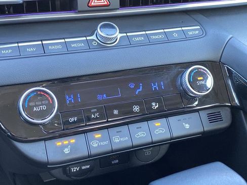 Used 2024 Hyundai Elantra Limited image 19