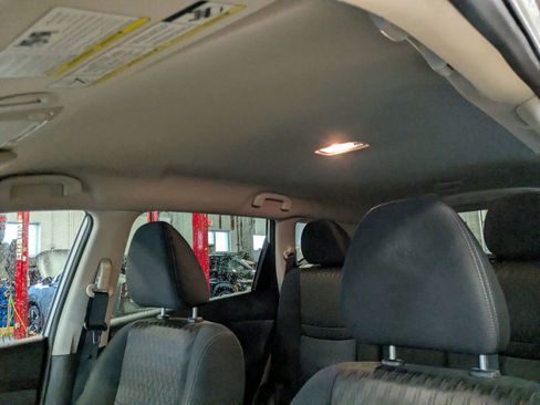 Used 2017 Nissan Rogue SV image 22