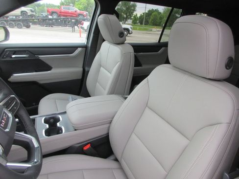 New 2026 GMC Acadia Elevation w/ Black Edition AWD/4WD image 12