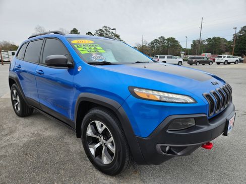 Used 2017 Jeep Cherokee Trailhawk w/ Comfort/Convenience Group image 8