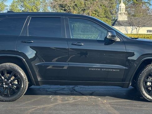 Used 2021 Jeep Grand Cherokee Laredo X AWD/4WD image 6