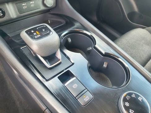 Used 2024 Nissan Rogue SV image 17