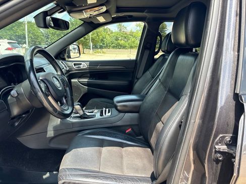 Used 2019 Jeep Grand Cherokee Altitude AWD/4WD image 11
