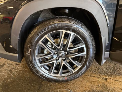 Used 2026 Toyota Corolla Cross XLE w/ Convenience Package image 31