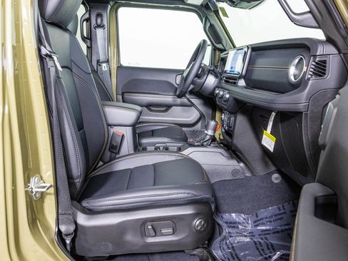 New 2026 Jeep Wrangler Unlimited Sahara AWD/4WD image 39