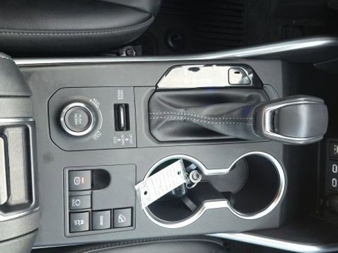 Used 2024 Toyota Highlander XSE image 19