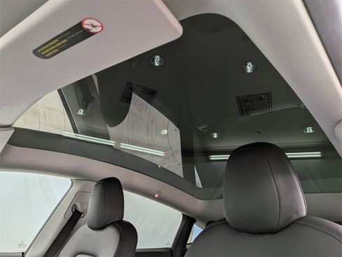 Used 2022 Tesla Model Y Performance image 14