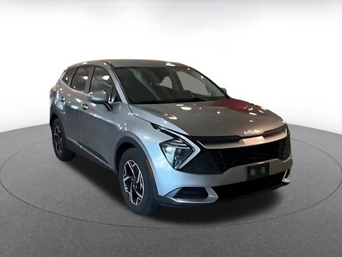 Used 2024 Kia Sportage LX FWD image 3