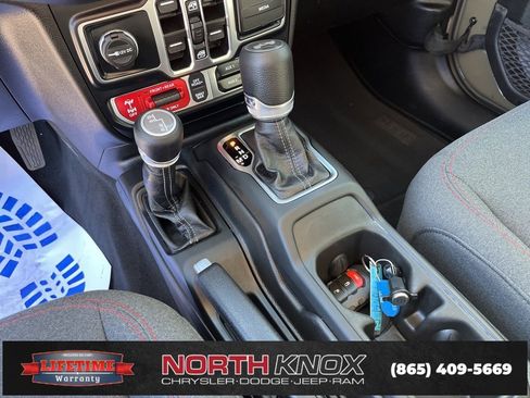 Used 2025 Jeep Wrangler Unlimited Rubicon image 11