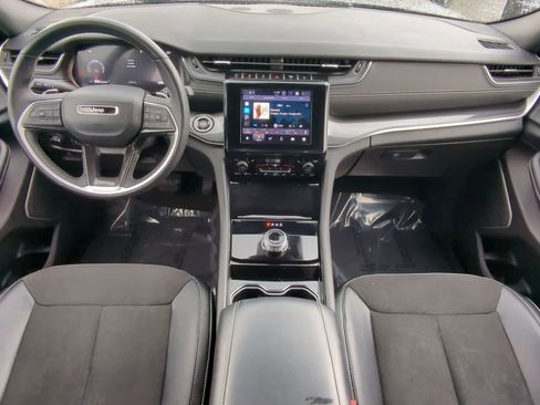 Used 2022 Jeep Grand Cherokee Altitude image 15