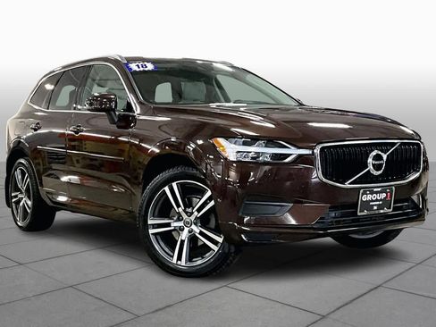 Used 2018 Volvo XC60 T5 Momentum w/ Vision Package image 3