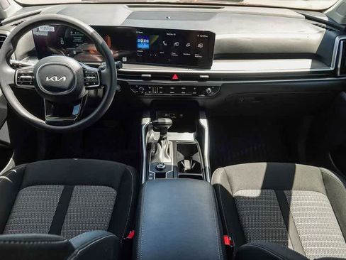 Certified 2025 Kia Sorento LX FWD image 11