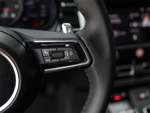 Used 2025 Porsche Macan image 19