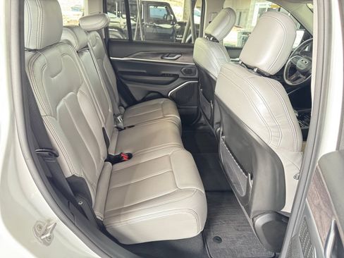 Used 2022 Jeep Grand Cherokee Limited AWD/4WD image 28