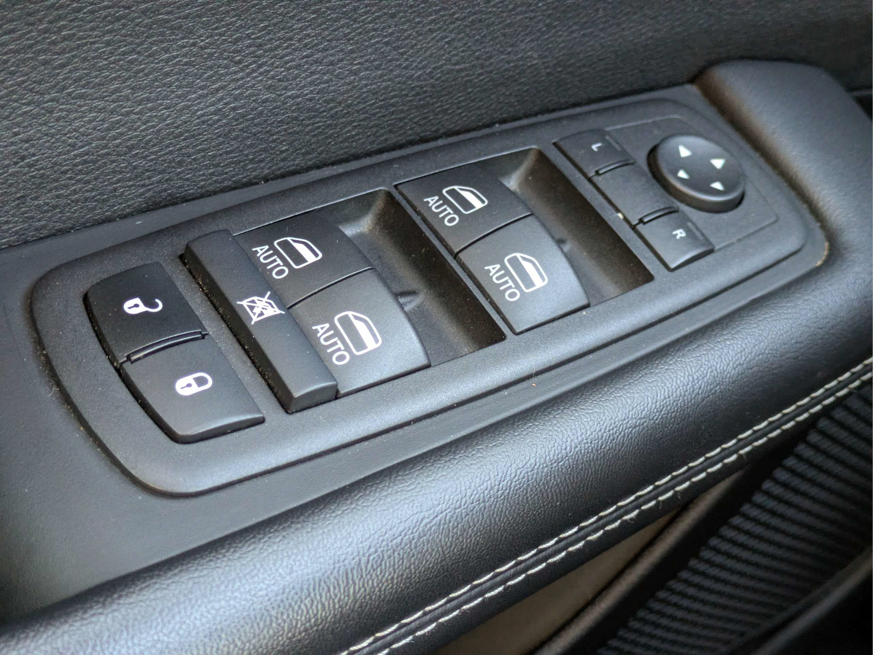 Used 2025 Chrysler Pacifica Select FWD image 22