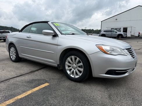 Used 2011 Chrysler 200 Touring FWD image 3