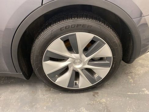 Used 2021 Tesla Model Y Long Range image 26