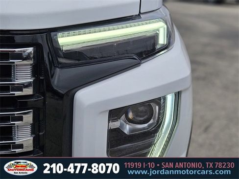 Used 2024 GMC Canyon Denali image 10