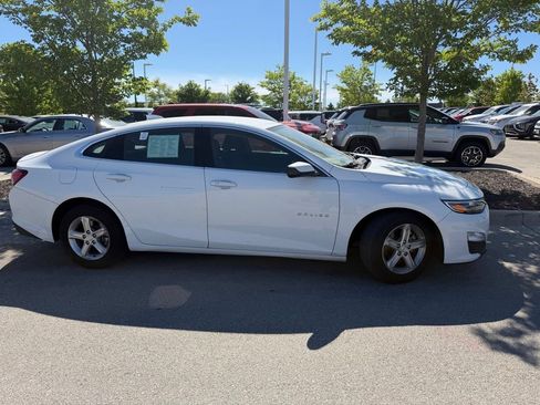 Used 2022 Chevrolet Malibu LT FWD image 4