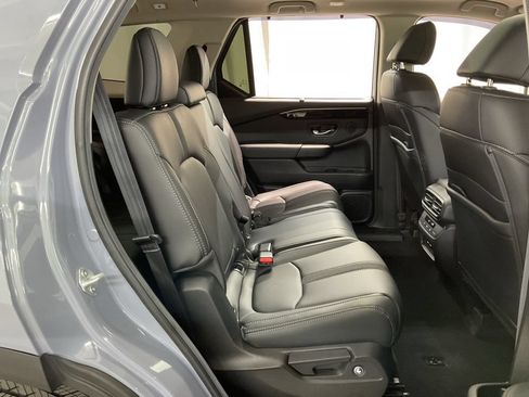 Certified 2025 Honda Pilot Touring image 30