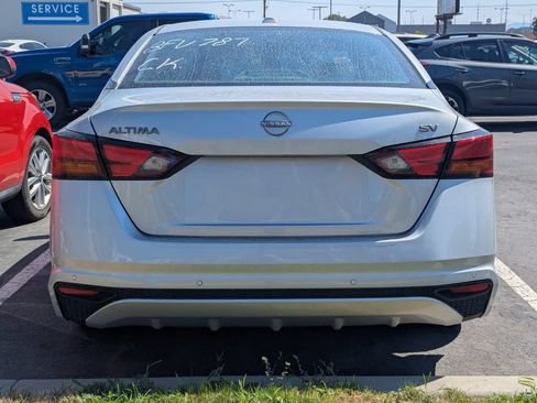 Used 2024 Nissan Altima 2.5 SV FWD image 6