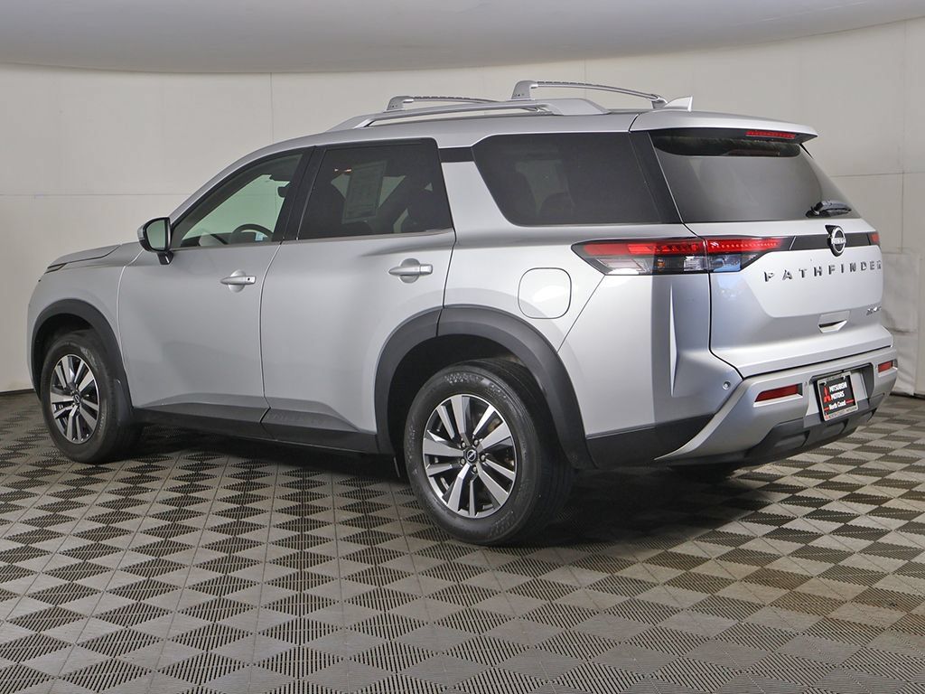 Used 2023 Nissan Pathfinder SL AWD/4WD image 10