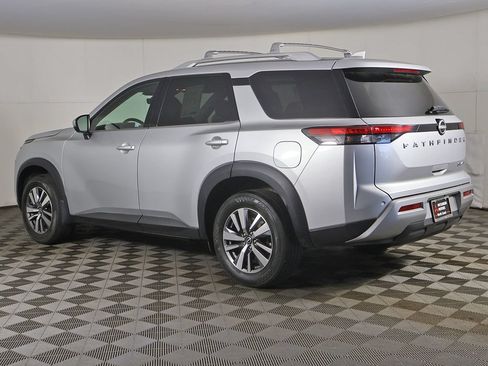Used 2023 Nissan Pathfinder SL AWD/4WD image 10