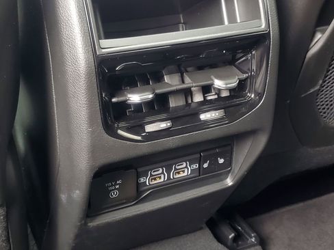 Used 2025 Jeep Grand Cherokee Limited w/ Luxury Tech Group II AWD/4WD image 31